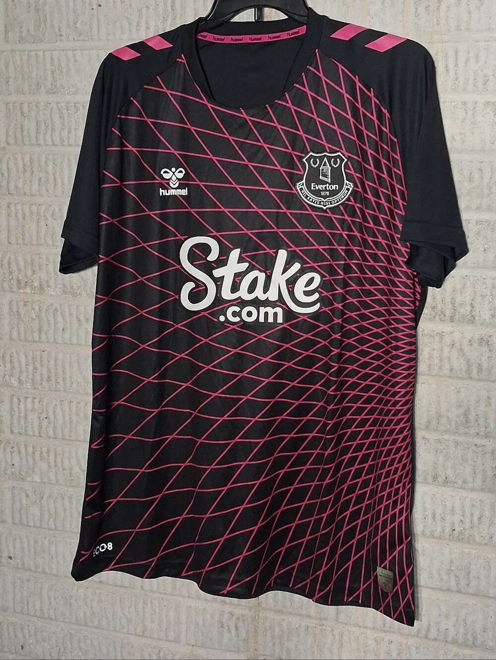 Everton Hummel Black & Pink Soccer Jersey With Stake.Com Logo. A Mens Size 2XL.